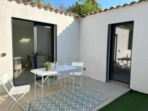 Maison moderne jardin piscine et parking prives, près d'Aix Centre